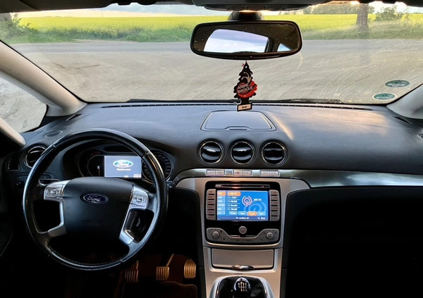 Ford S-Max cena 18900 przebieg: 291000, rok produkcji 2008 z Czarne małe 137